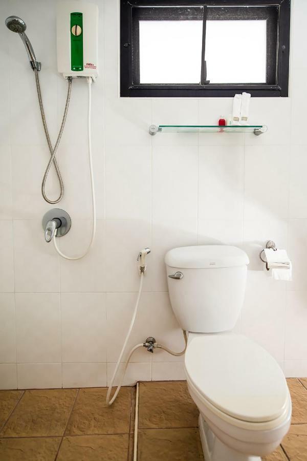 Oyo 345 The Click Guesthouse At Chalong Phuket Extérieur photo